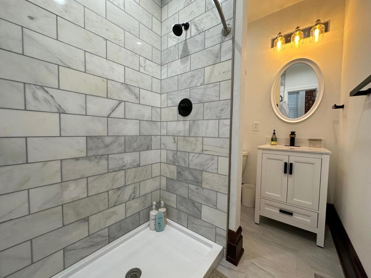 Big Brick 2 Bedroom In Victorian Village Columbus