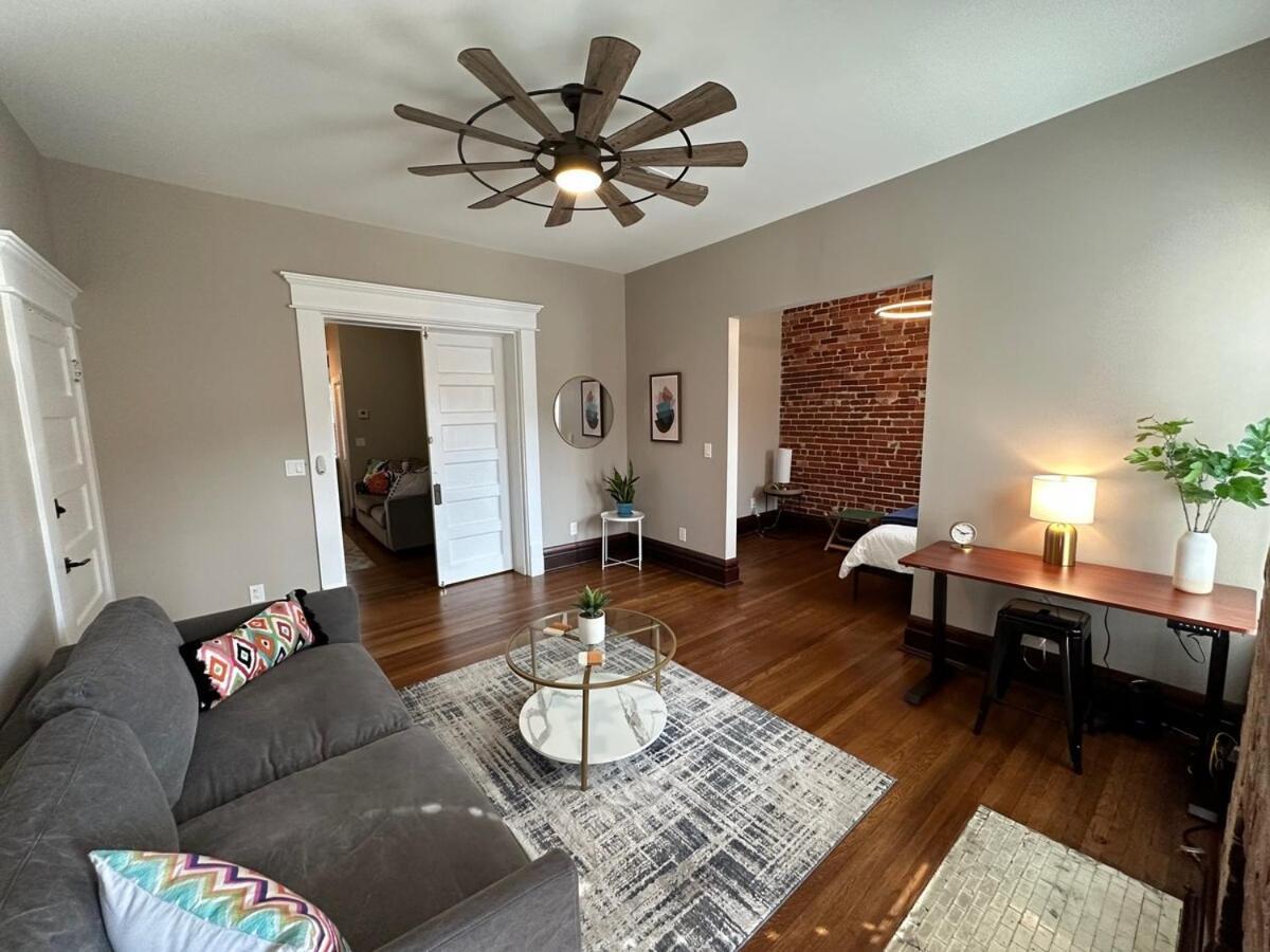 Big Brick 2 Bedroom In Victorian Village Appartamento Columbus