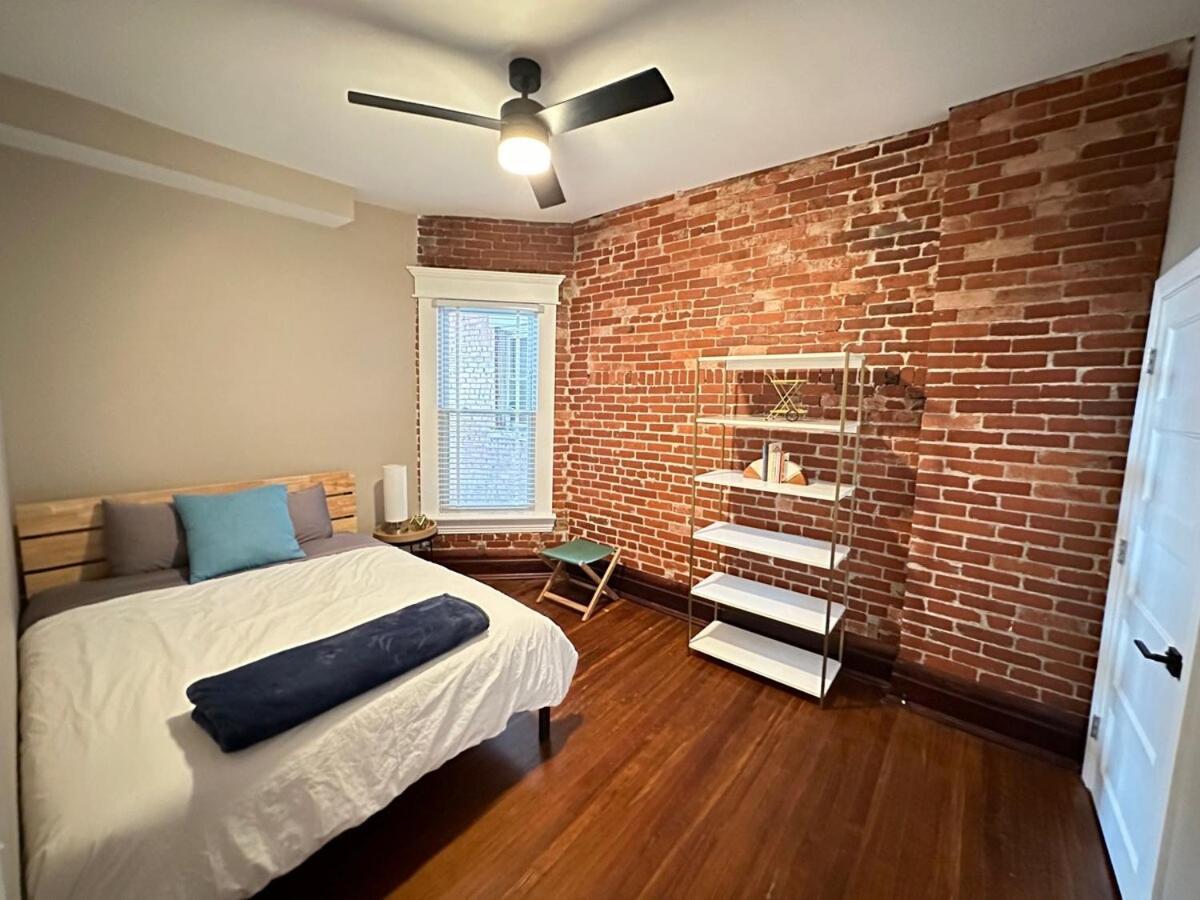Big Brick 2 Bedroom In Victorian Village * Columbus